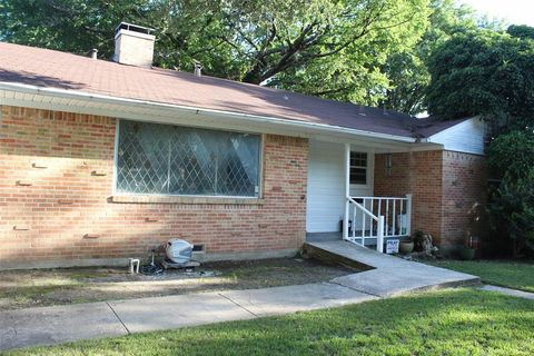 Photo of 612 Ranier Circle, Garland, TX 75041 (MLS # 20948094)