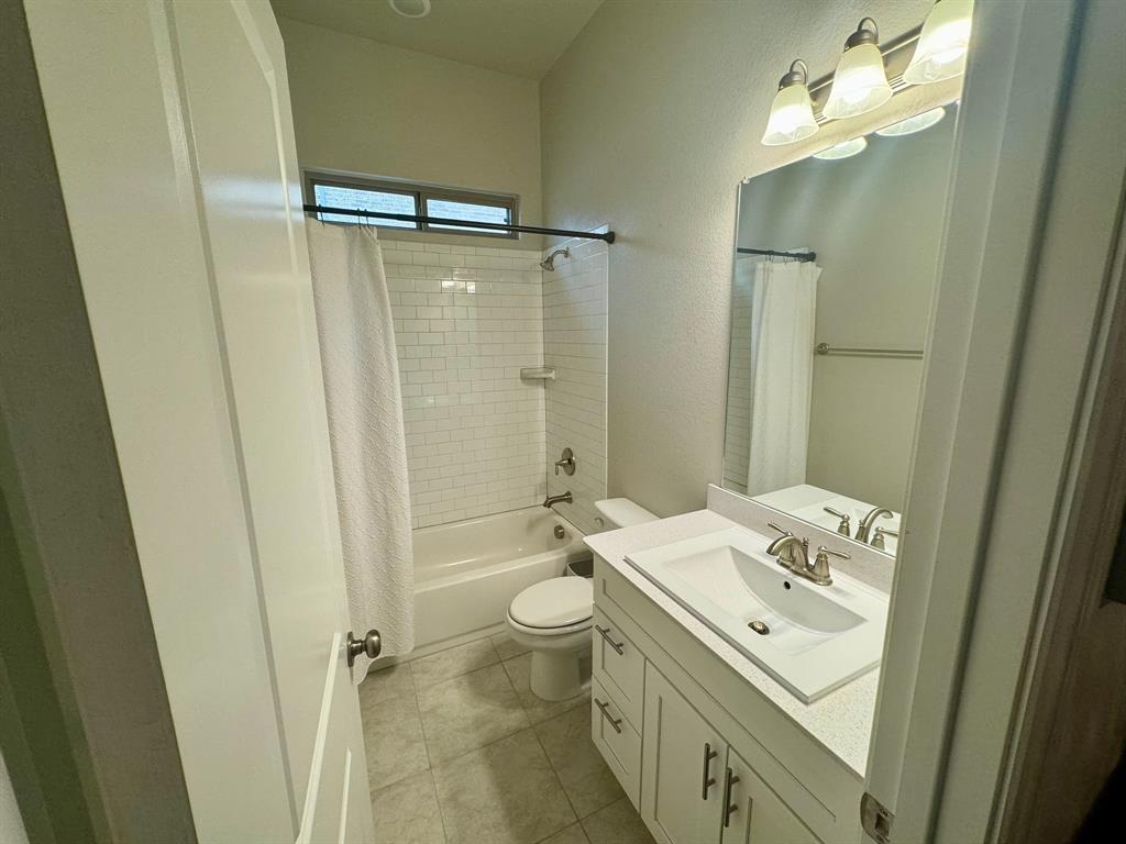 Valencia On The Lake Ph 1 - Residential Lease