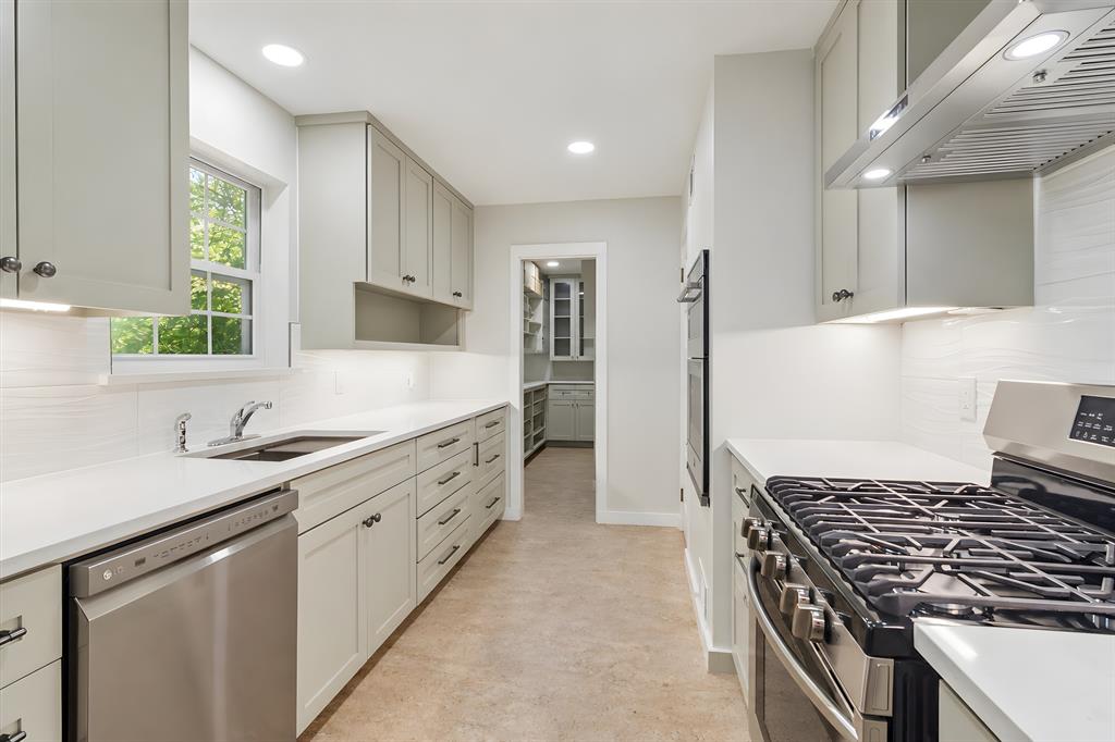 6150 Berwyn Lane