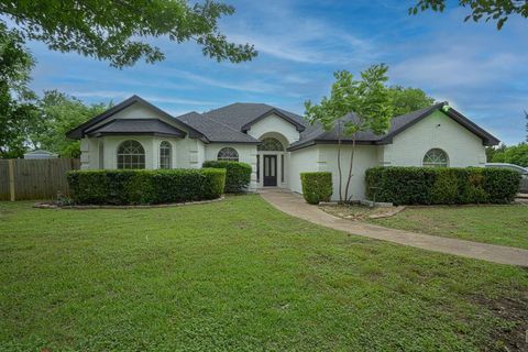Photo of 214 Pearly Top Drive, Glenn Heights, TX 75154 (MLS # 21257350)