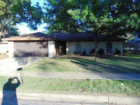 A home in Lake Dallas