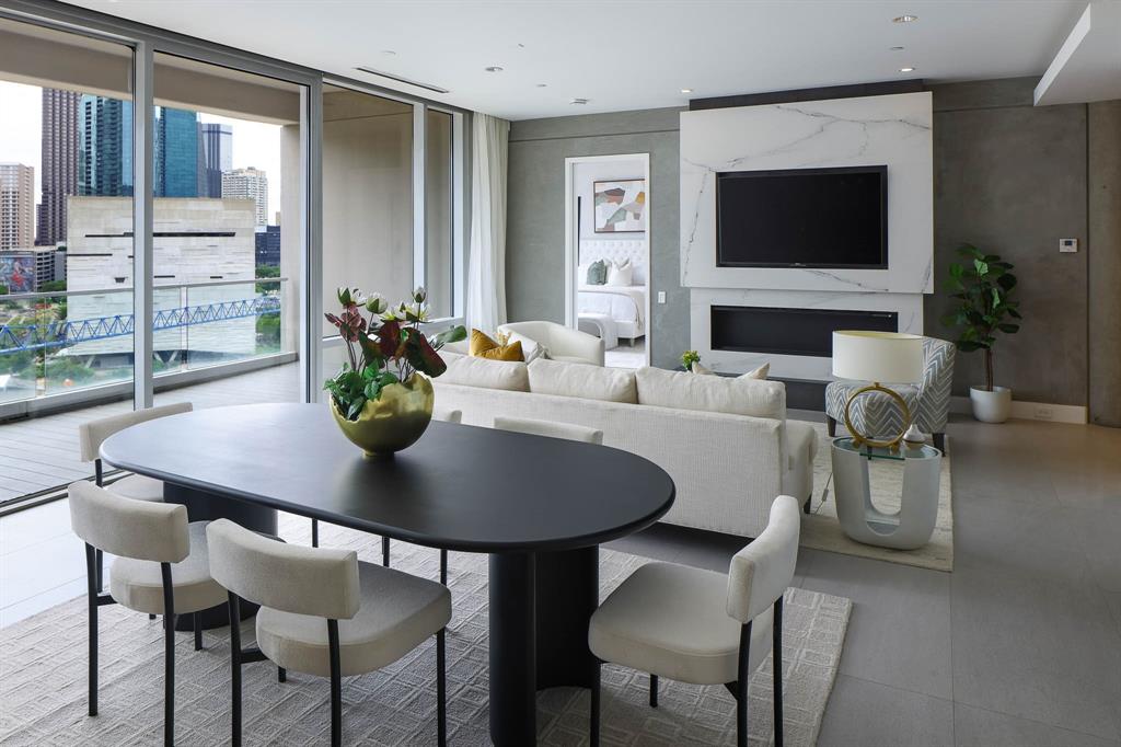 2408 Victory Park Lane 1039