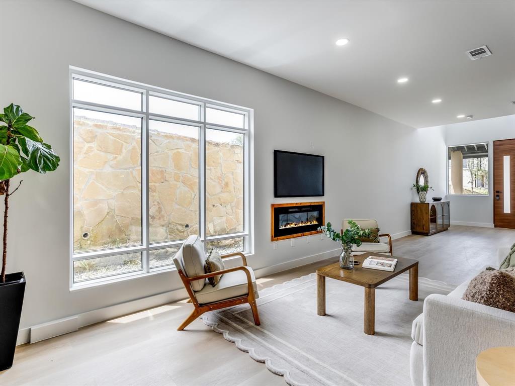 816 Premier Parkway