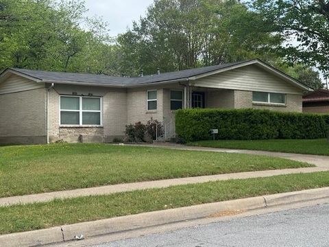 Photo of 117 Borchardt Street, Mesquite, TX 75149 (MLS # 21193160)