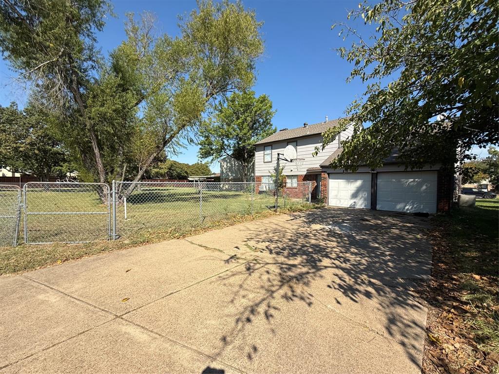 2301 Sweetbriar Court