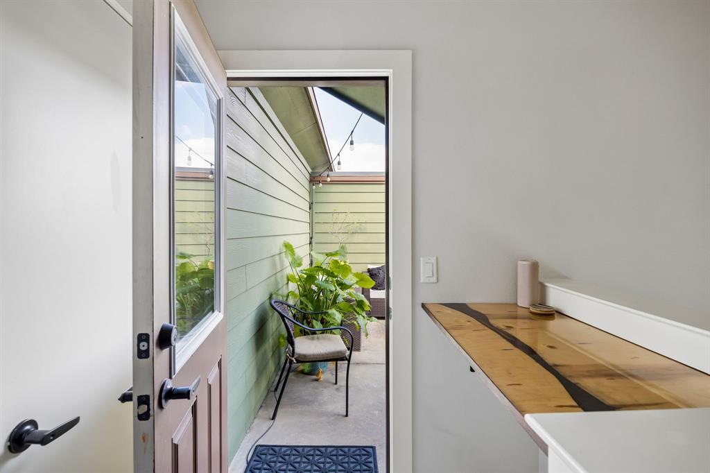 Alta Vista West Twnhms Condos - Residential