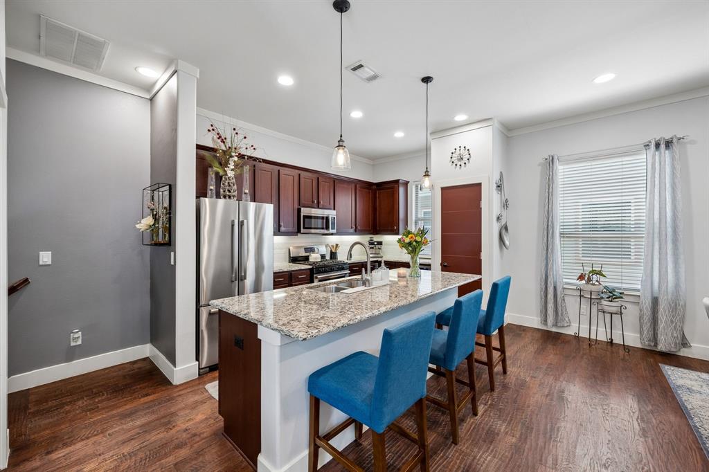 Alta Vista West Twnhms Condos - Residential