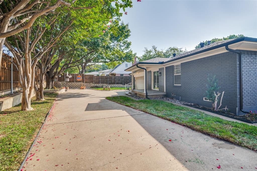 301 Valley Drive