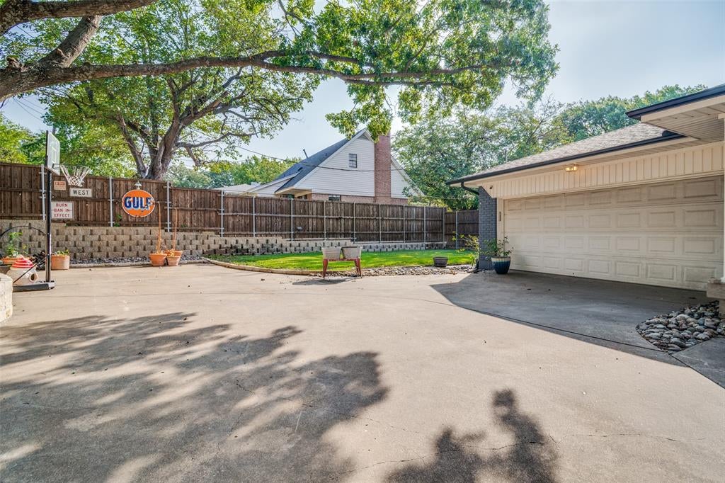 301 Valley Drive