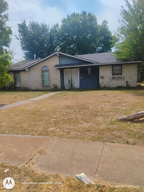 Photo of 1426 Shorecrest Drive, Garland, TX 75040 (MLS # 21394333)