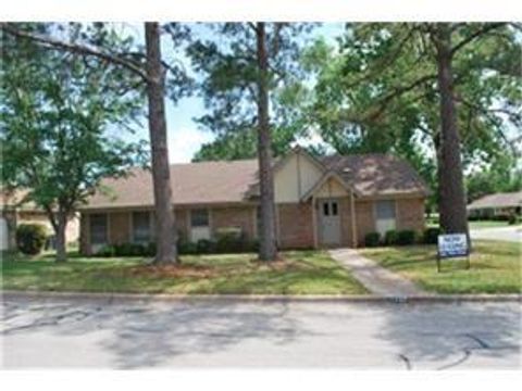 Photo of 7250 Vanessa Drive, Fort Worth, TX 76112 (MLS # 21312644)