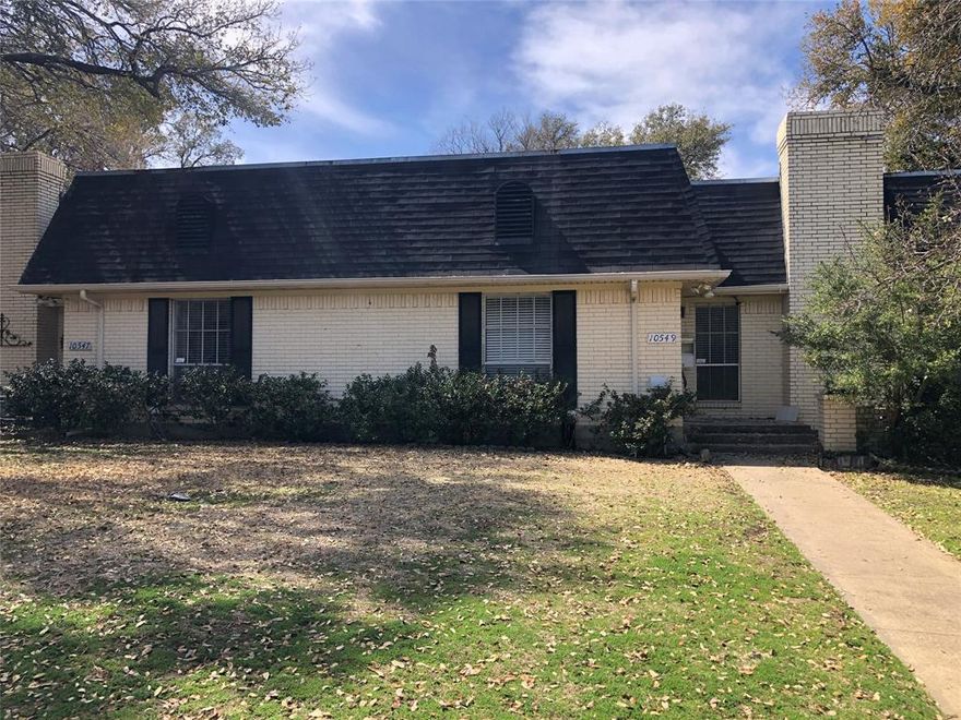 3-2-2 Large yard and storage building. One of the biggest duplex yards in whole area. All, redone. One level, no stairs. Very open floorplan, very large master with sitting area, 2 master closets.  Covered patio.