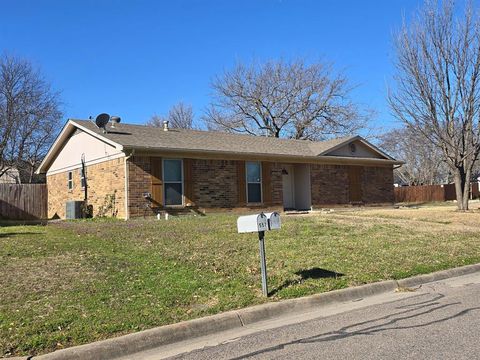 561 NW Douglas Street Burleson TX 76028