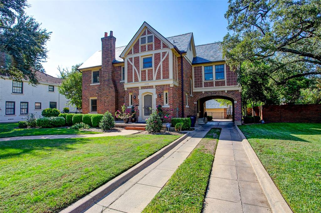 2432 Medford Court W