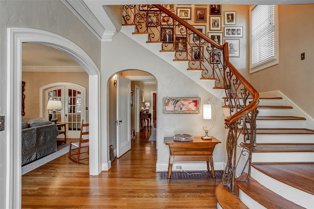 2432 Medford Court W