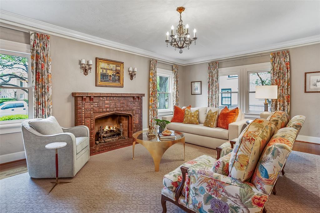 2432 Medford Court W