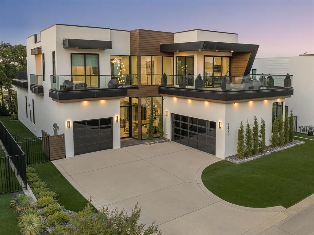 1490 Forest Knoll Drive