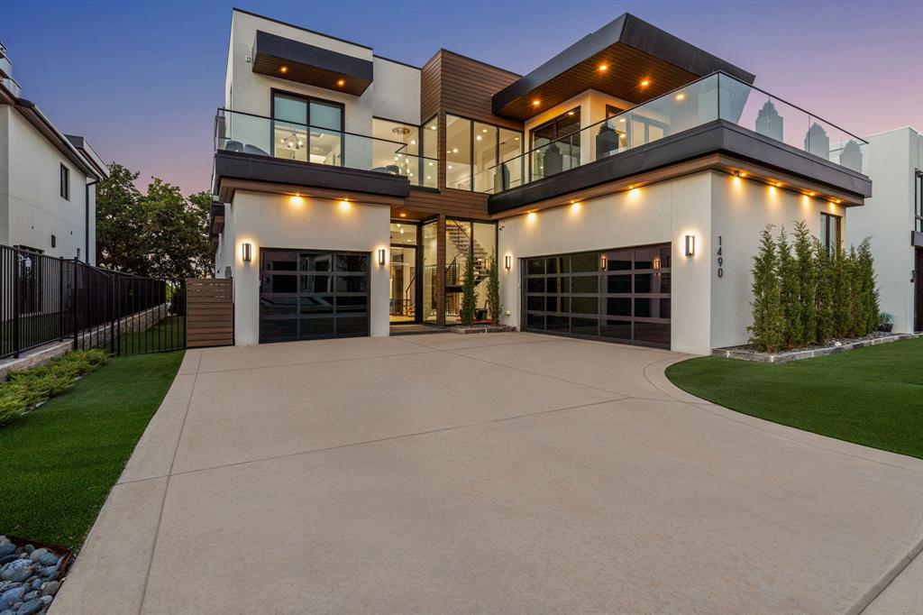 1490 Forest Knoll Drive