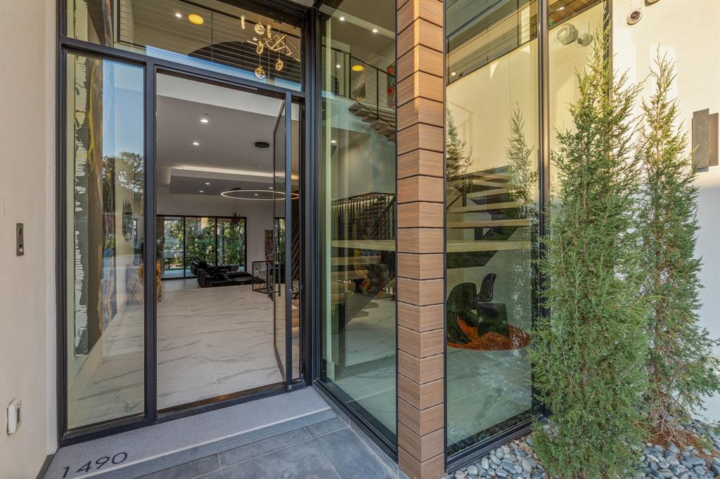 1490 Forest Knoll Drive