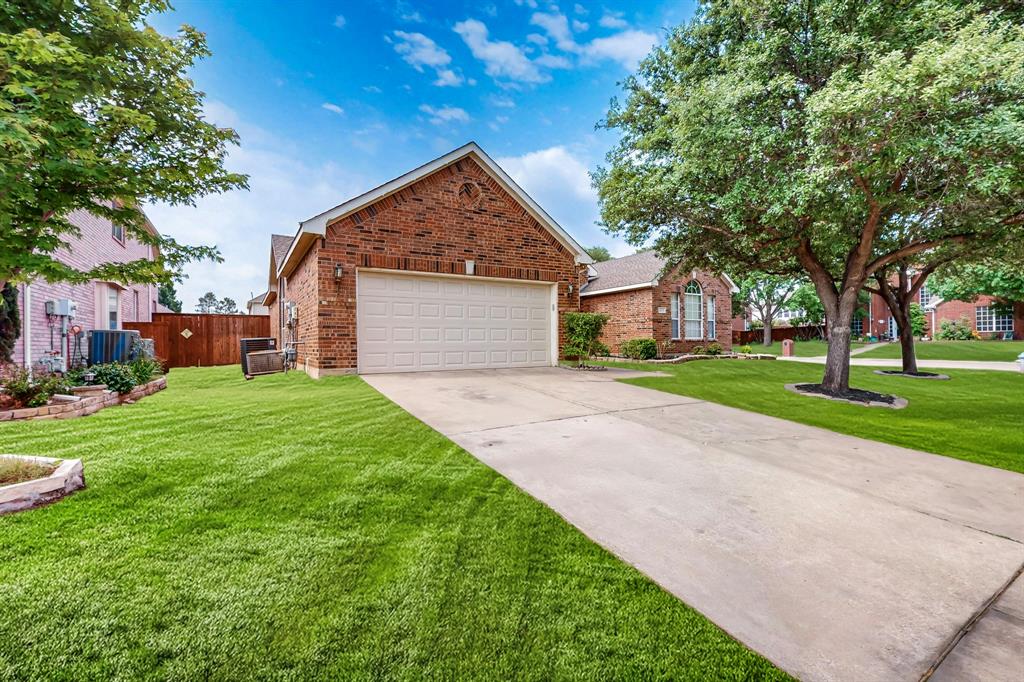 1221 Old Oak Trail
