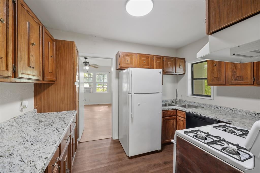 224 W Hull Street 101-3