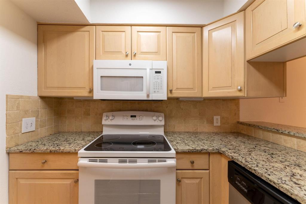 LA BUEÑA VIDA - Residential Lease