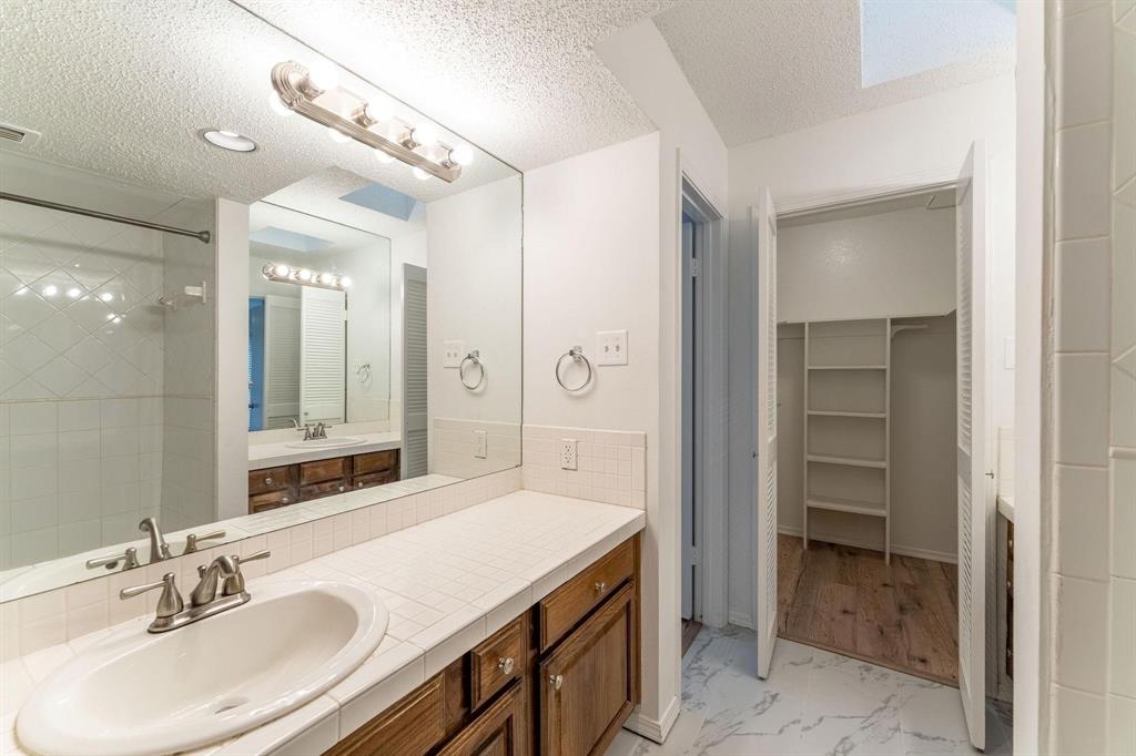 LA BUEÑA VIDA - Residential Lease