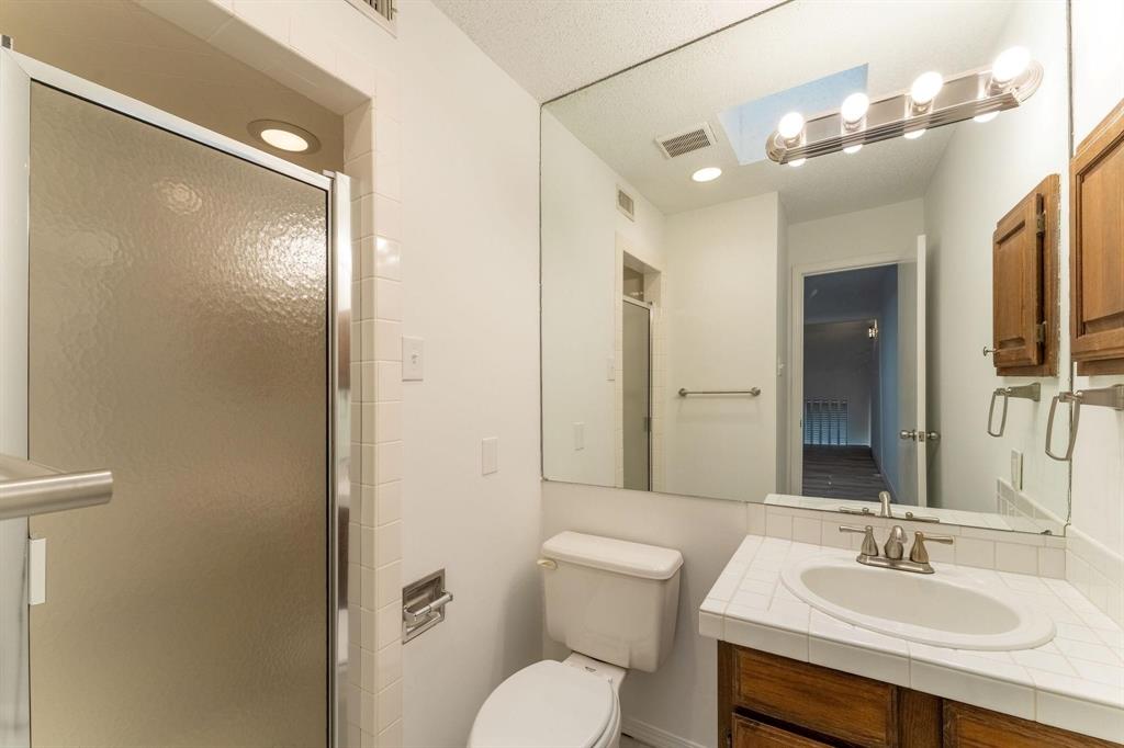 LA BUEÑA VIDA - Residential Lease