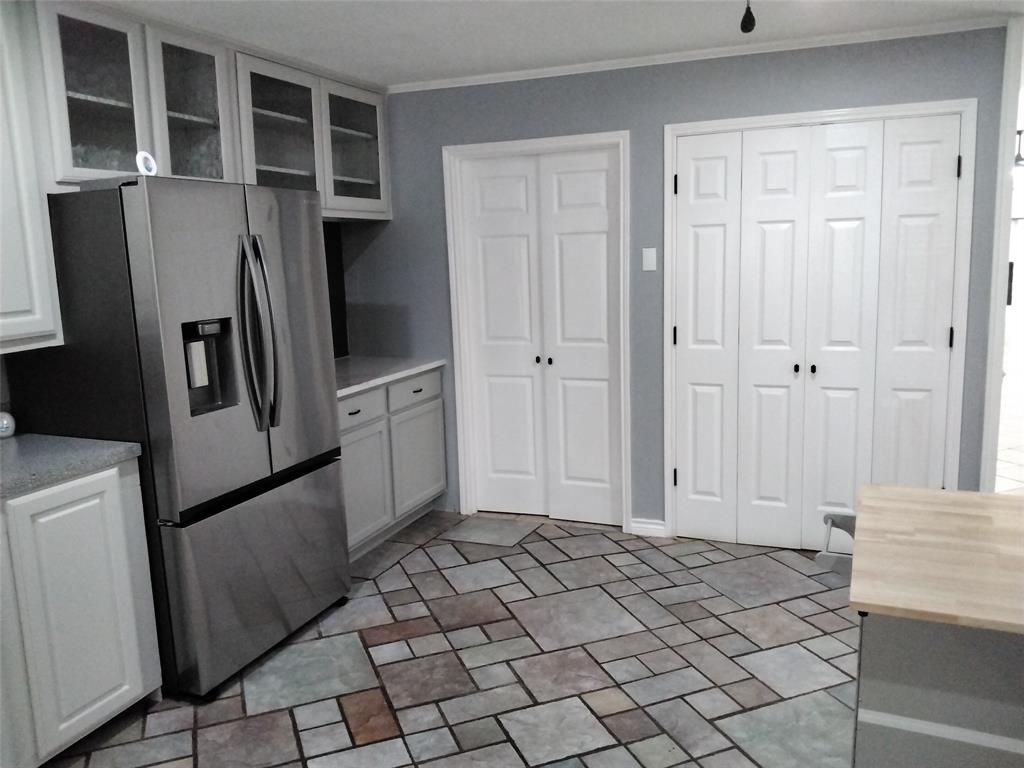2317 Meadow Dale