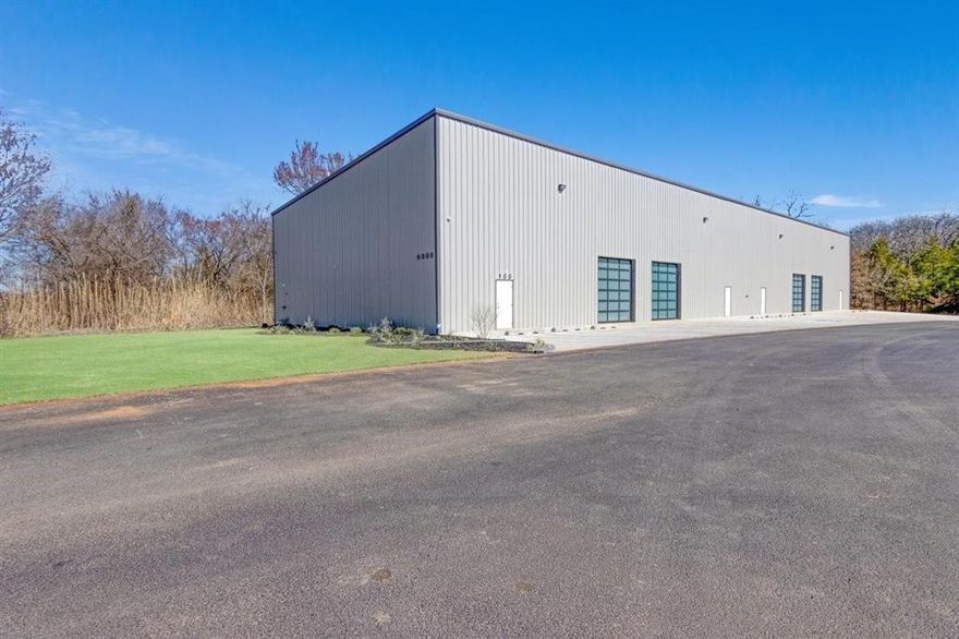 Located in the highly desirable area of Denison Texas, this exceptional and newly constructed building offers flex or warehouse space with ease of entry and egress! Completed in 2024 this beautiful building presents soaring 24 ft ceilings and three 12 ft overhead doors. Excellent exposure and access!