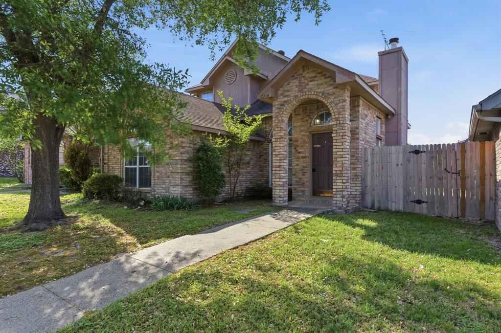 Photo of 2314 Weatherby Drive, Mesquite, TX 75181 (MLS # 21244275)