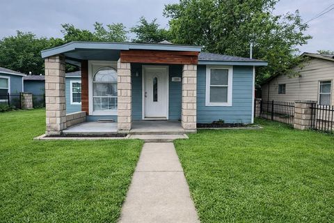 Photo of 7539 Red Bud Drive, Dallas, TX 75227 (MLS # 21203383)