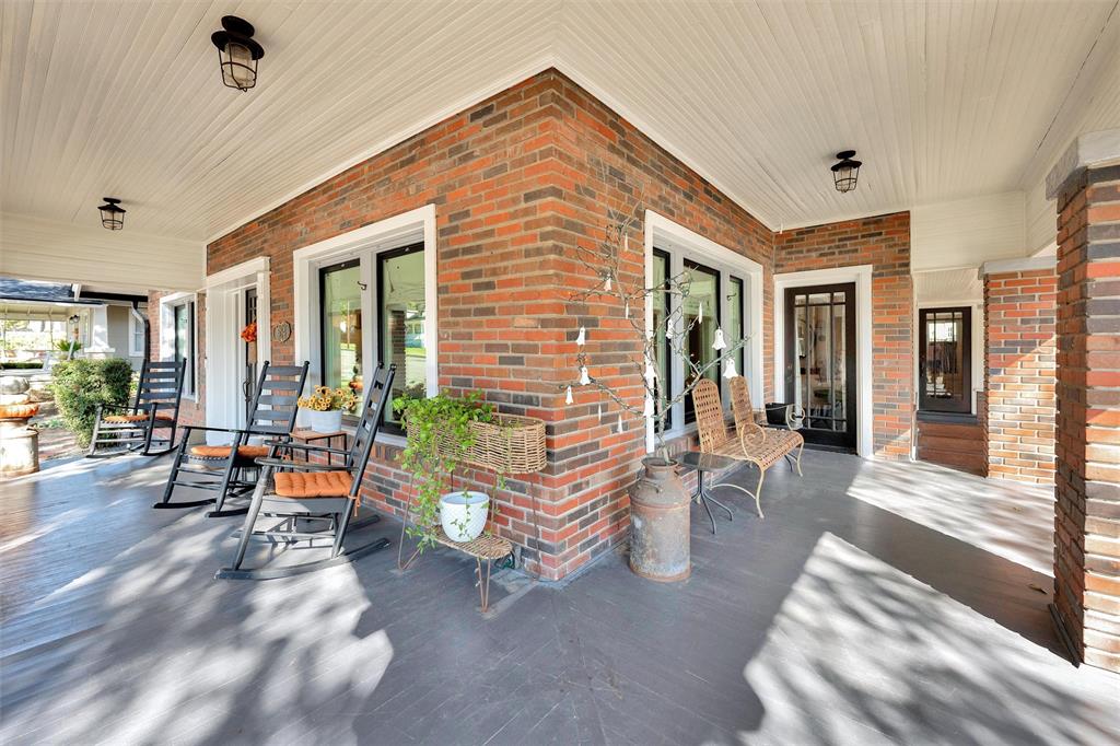 504 W Lee Avenue