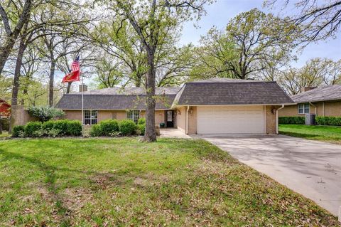 Photo of 1320 Azalea Drive, Sulphur Springs, TX 75482 (MLS # 21212524)