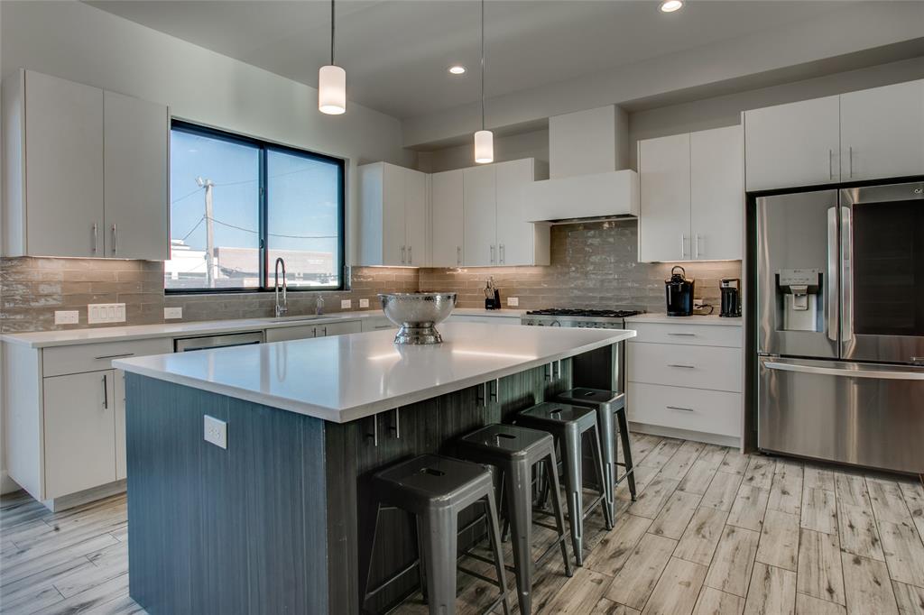 DALLAS LAND AND LOAN 2 - Residential Lease