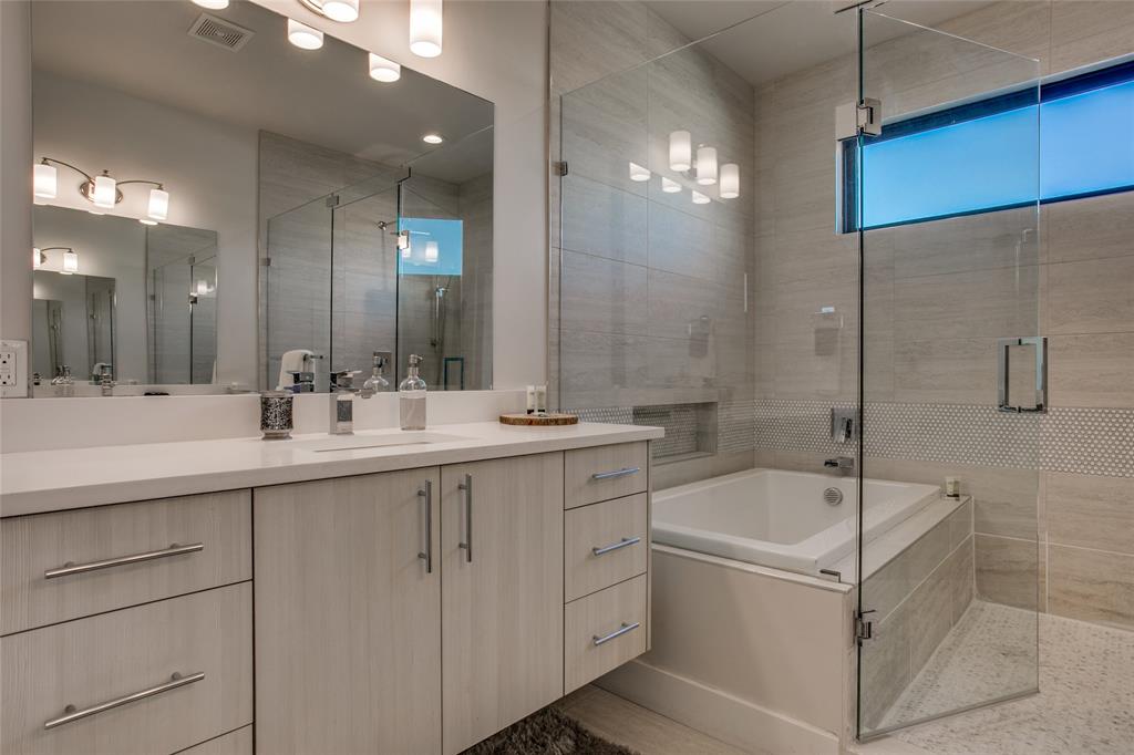 DALLAS LAND AND LOAN 2 - Residential Lease