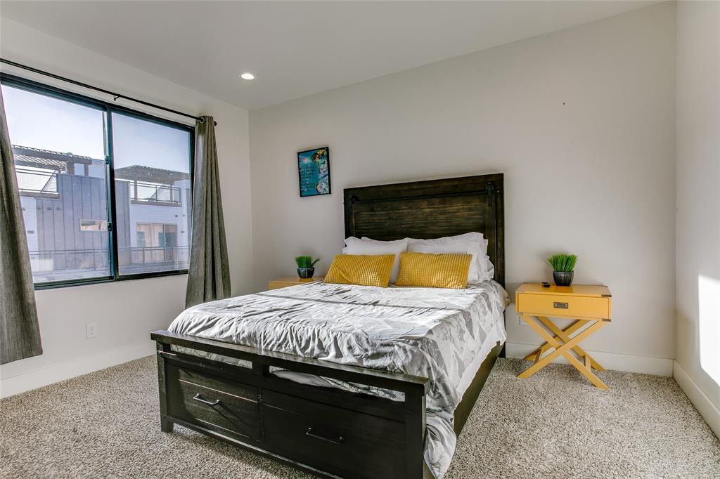 DALLAS LAND AND LOAN 2 - Residential Lease