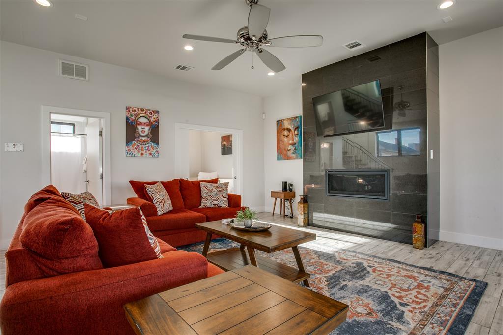 DALLAS LAND AND LOAN 2 - Residential Lease