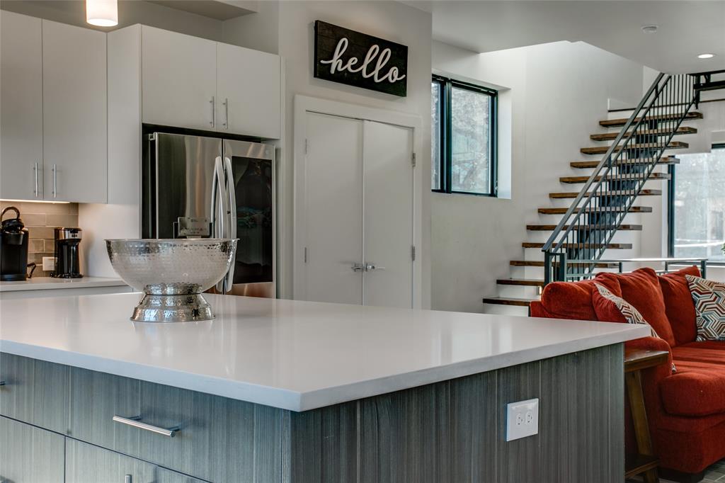 DALLAS LAND AND LOAN 2 - Residential Lease