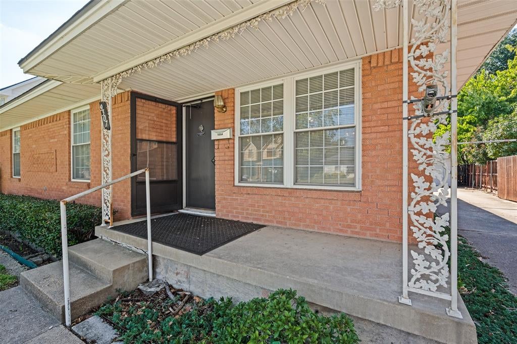 9307 Leaside Drive