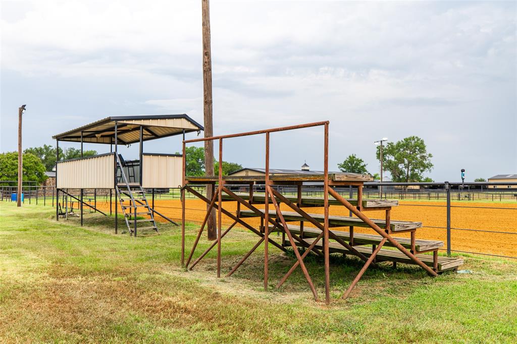 Horseshoe Nail Ranch - Farm