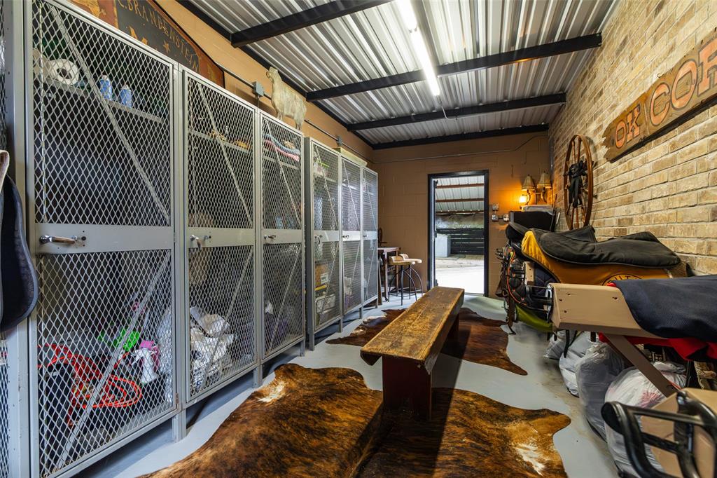 Horseshoe Nail Ranch - Farm