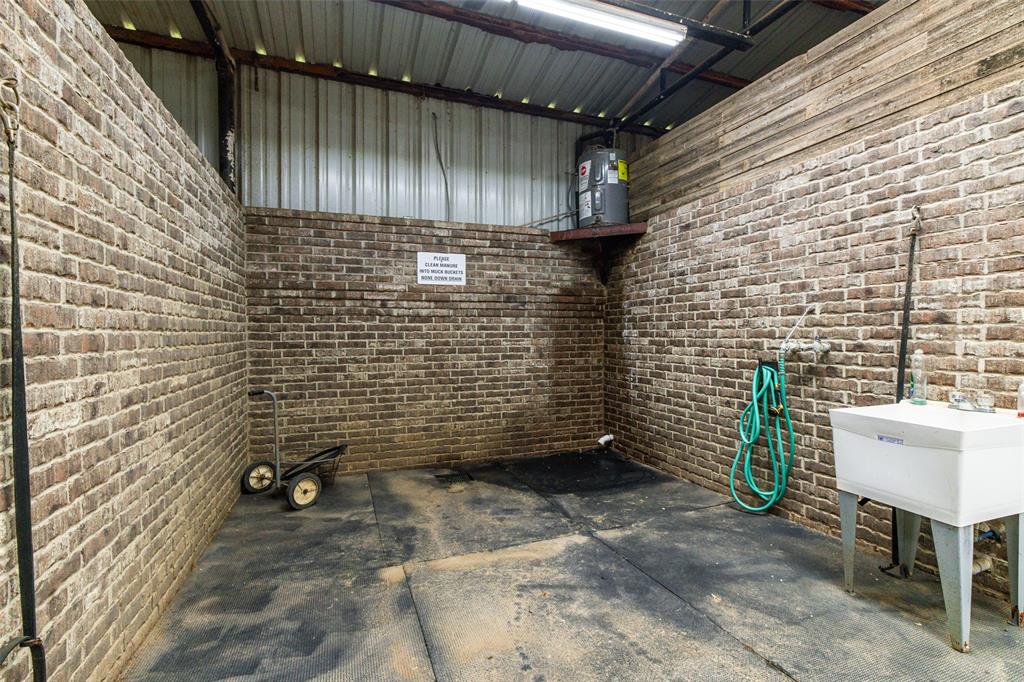 Horseshoe Nail Ranch - Farm