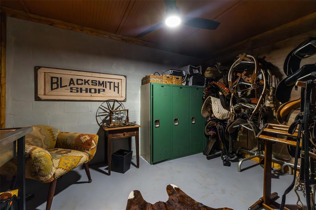 Horseshoe Nail Ranch - Farm