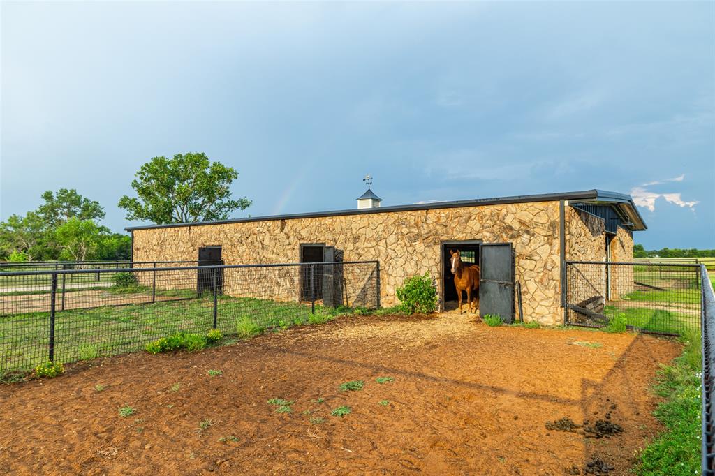 Horseshoe Nail Ranch - Farm