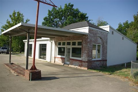 306 S Waco Street Van Alstyne TX 75495