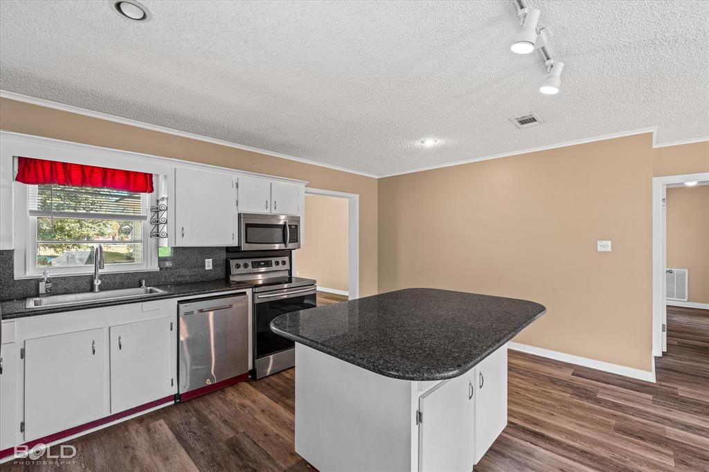 Shreveport, Louisiana 71107, United States, 4 Bedrooms Bedrooms, ,2 BathroomsBathrooms,Residential,Active,220834