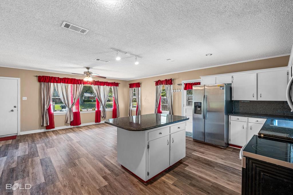 Shreveport, Louisiana 71107, United States, 4 Bedrooms Bedrooms, ,2 BathroomsBathrooms,Residential,Active,220834