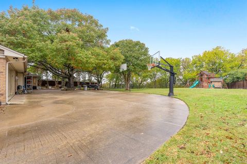 A home in Benbrook