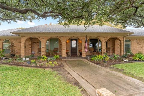 A home in Benbrook